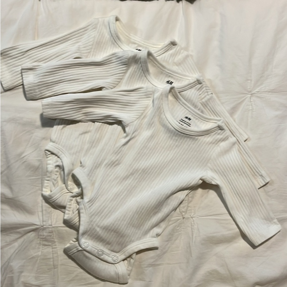 H&M Preemie white ribbed onesies